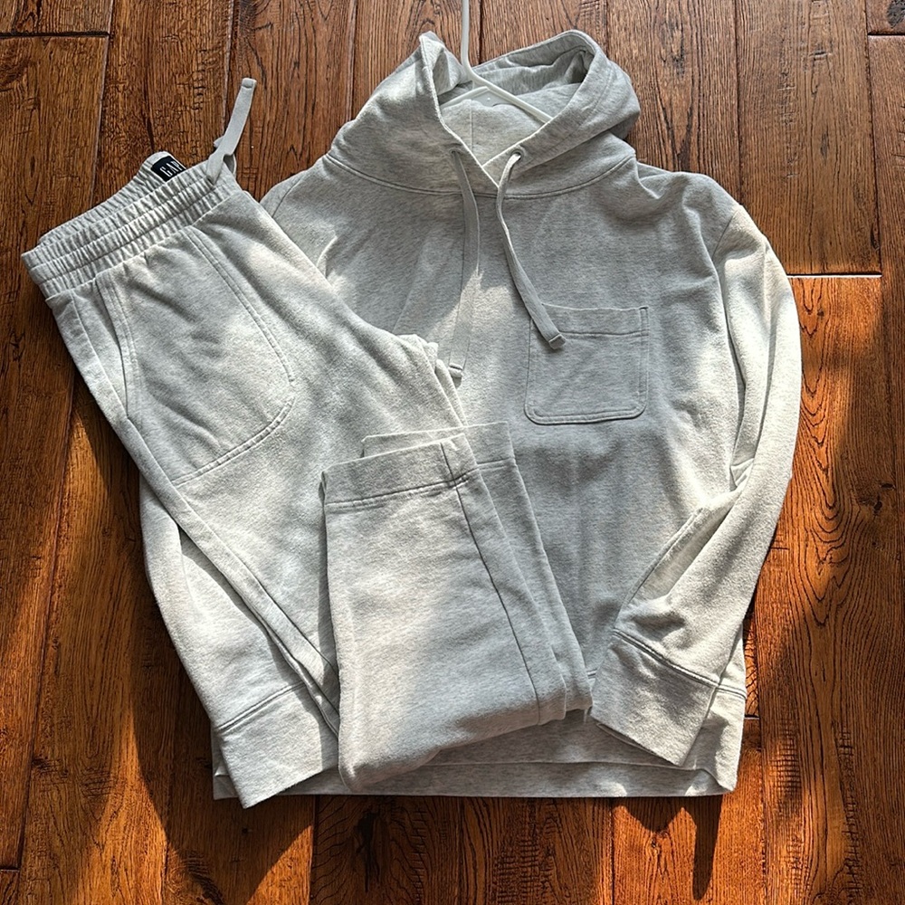 Gap sweatsuit
